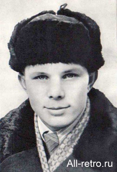Юрий Гагарин во время производственной практики в Ленинграде