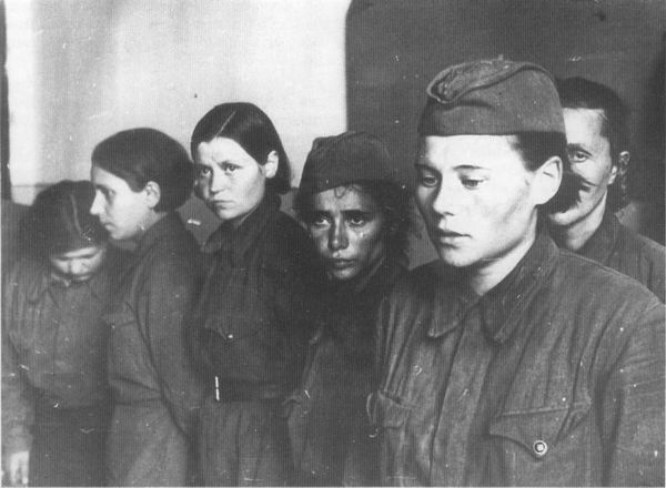 Пленные женщины - военнослужащие Советской Армии? 1941 г.