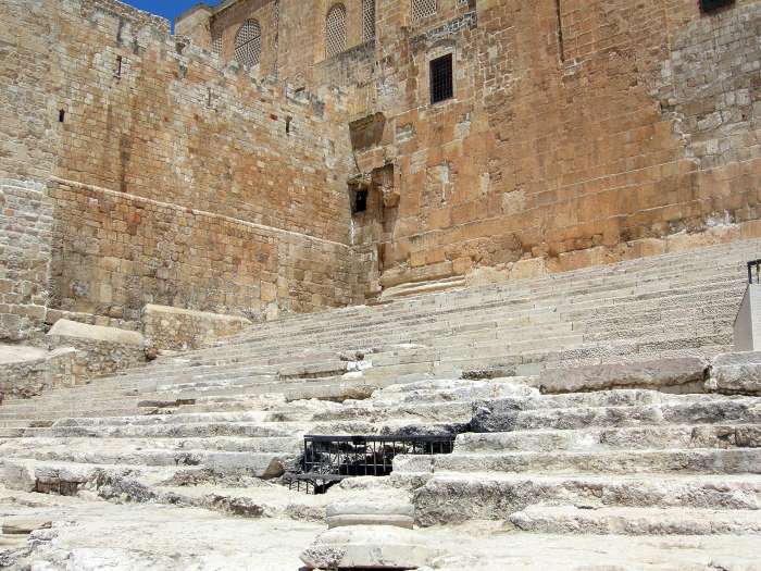 Древняя лестница, по которой молящиеся поднимались на Храмовую гору