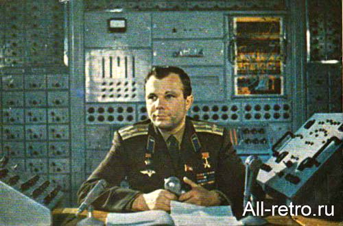 Юрий Гагарин руководит тренировкой космонавтов