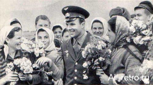 Юрий Гагарин в Болгарии с труженицами полей