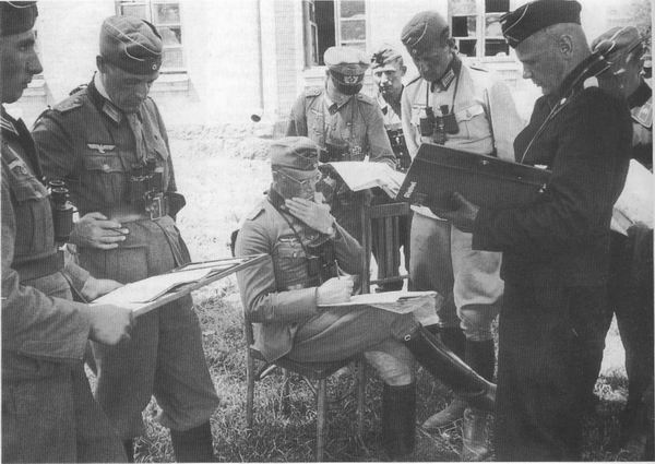 Обсуждение положения и отдача приказов в одной из немецких частей непосредственно перед нападением 22. 6.1941 г.