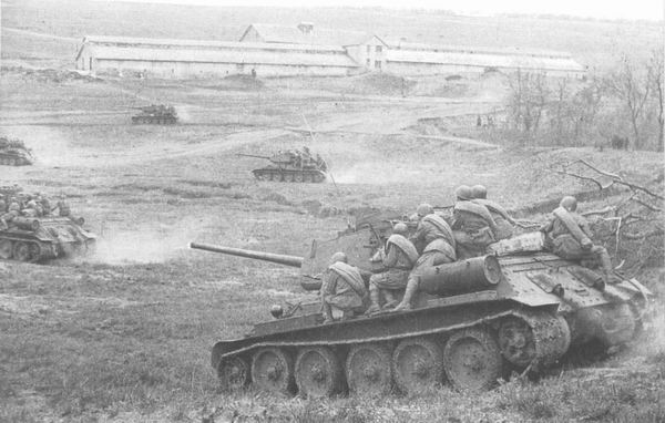 Советская танковая атака в Одесской области, апрель 1944 г.