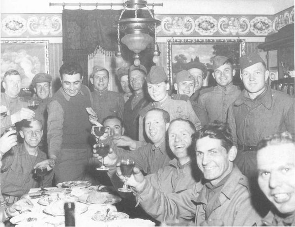 Праздник советских и американских солдат в Торгау на Эльбе 27.4.1945 г.