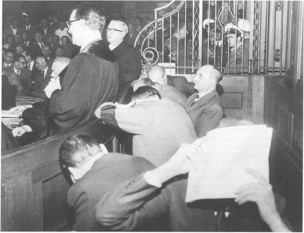 Перед оглашением приговора бывшему обер-штурмбаннфюреру СС и члену оперкоманды 9 д-ру Альберту Фильберту в Берлине 22.6.1962 г.